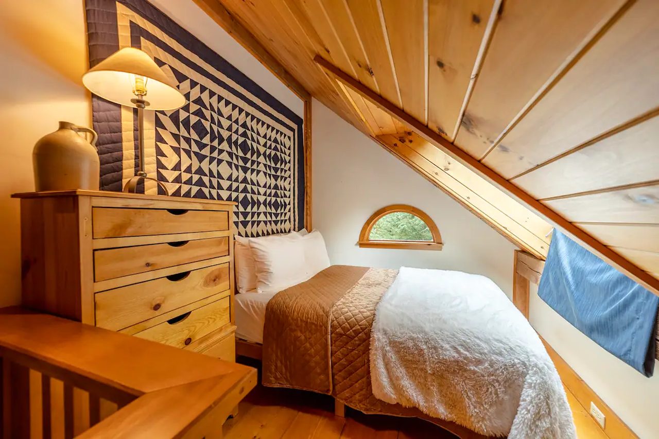 Deerwood Hill Cabin - bedroom