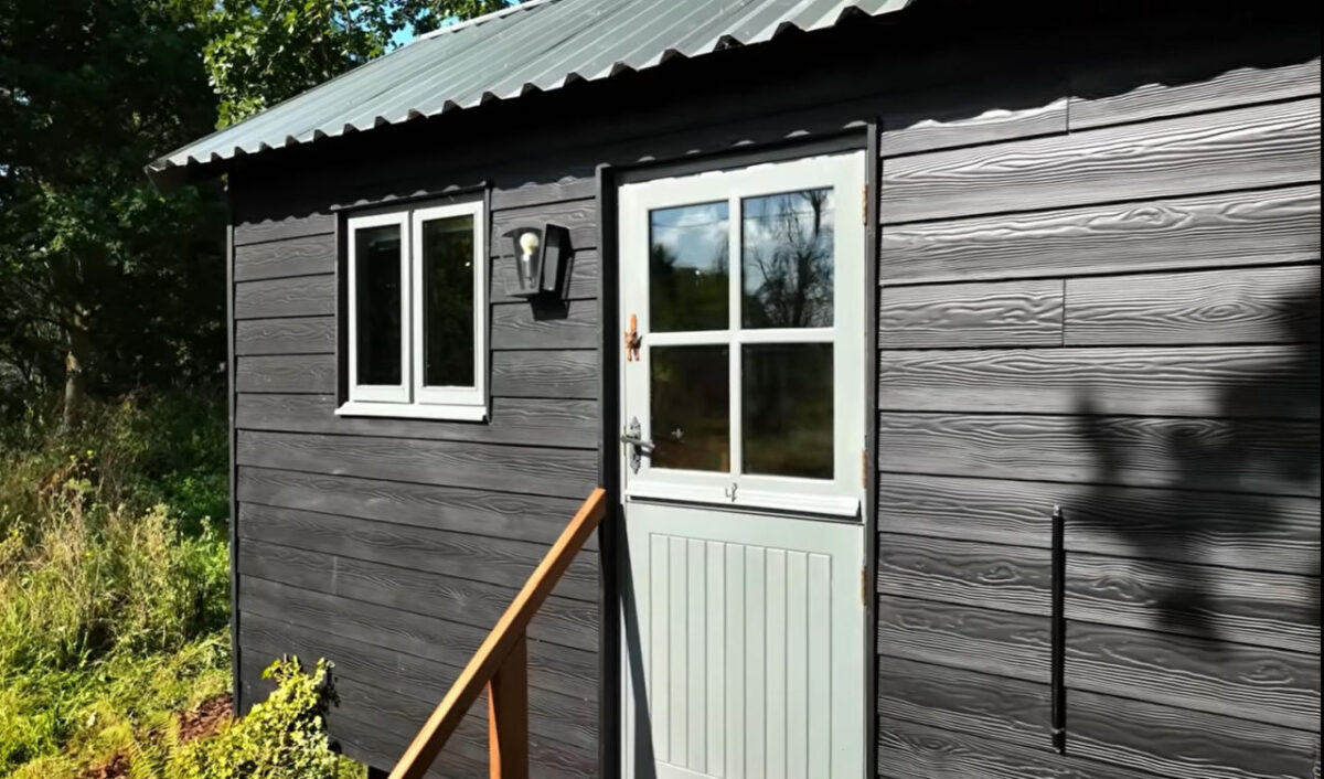 This Tiny House Flaunts a Split Level Kitchen and Office Nook