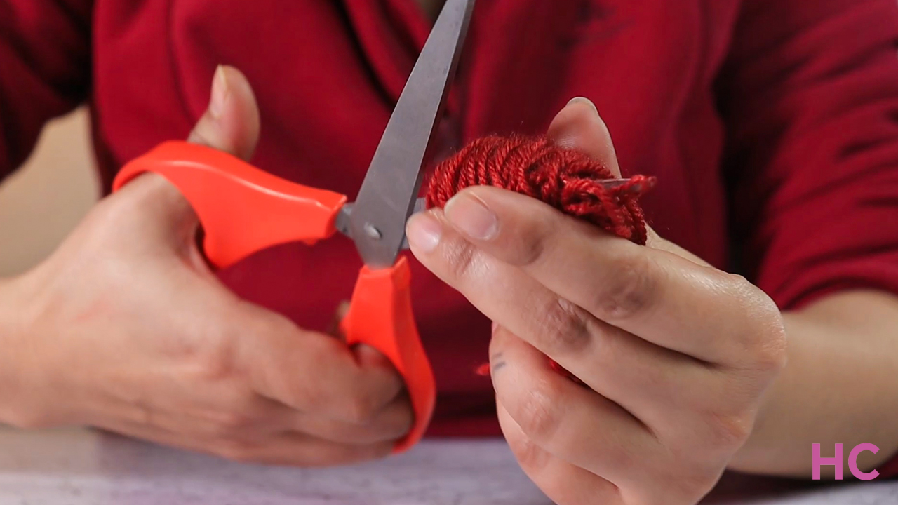 Pom Pom Christmas Wreath - Cut the ends