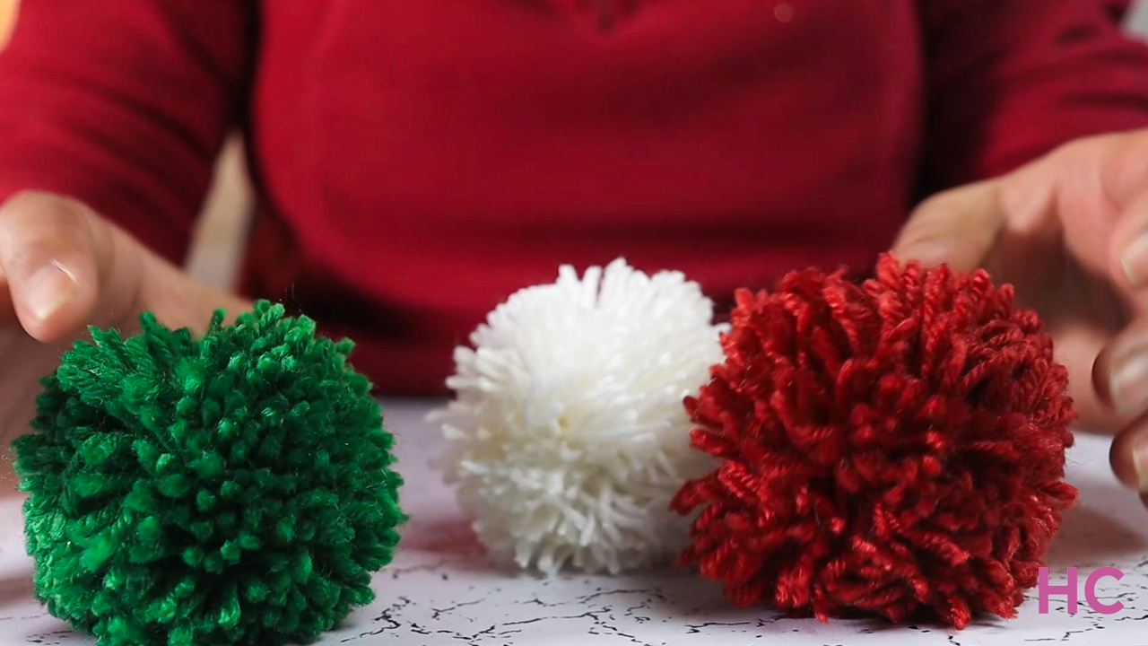 Pom Pom Christmas Wreath - make green, red, white yarn balls