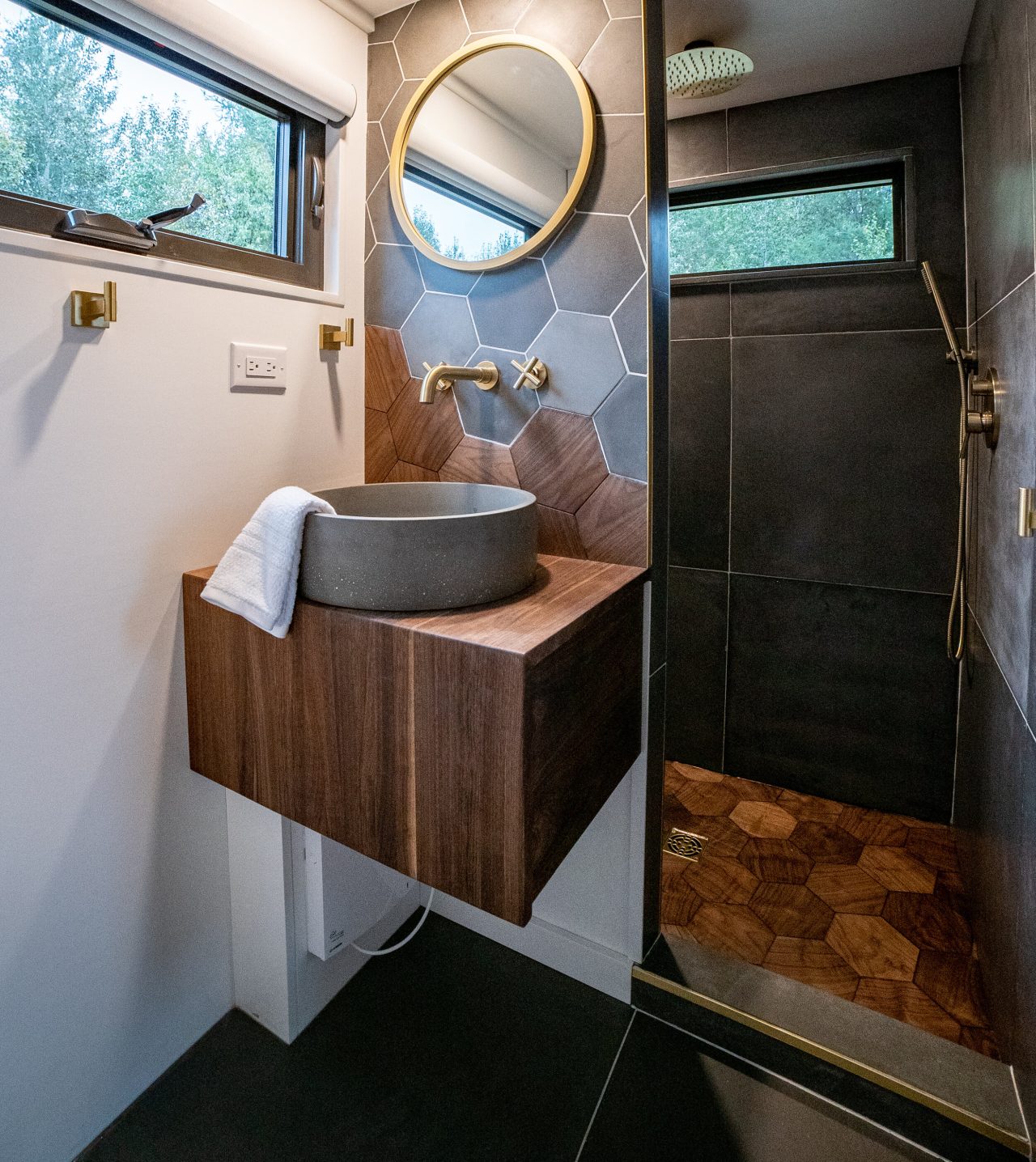 Trahan tiny house - bathroom