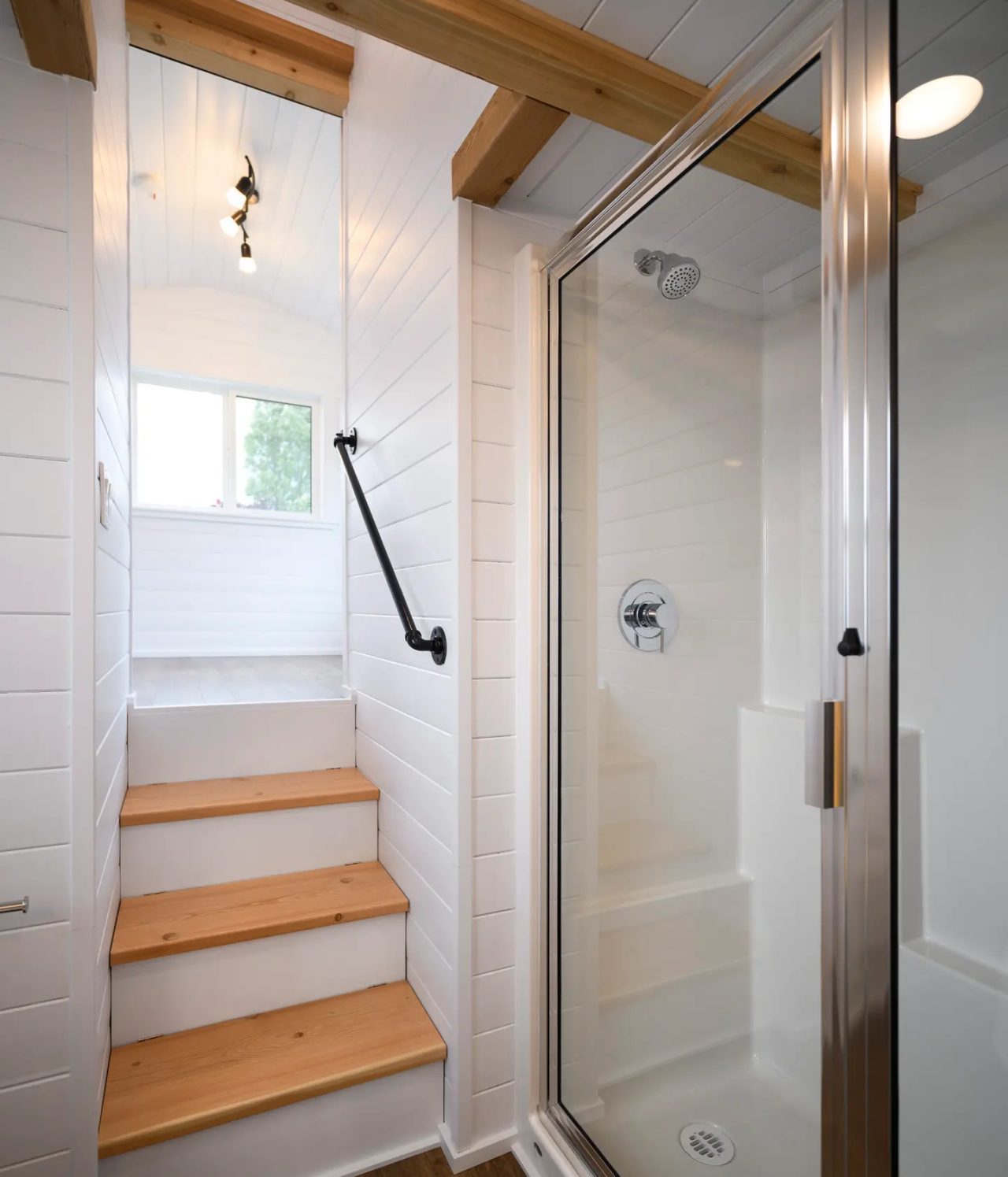 Traveler's Paradise Tiny House - bathroom 1