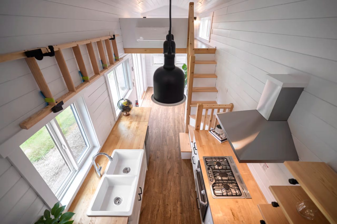 Traveler's Paradise Tiny House - interior 1