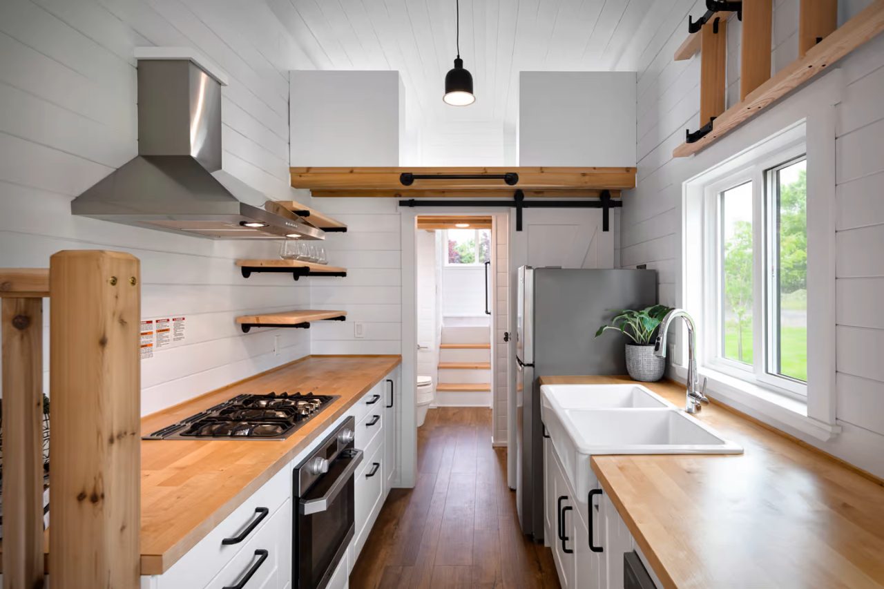 Traveler's Paradise Tiny House - kitchen 2