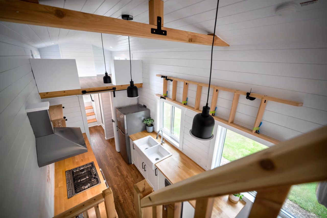 Traveler's Paradise Tiny House - kitchen 3