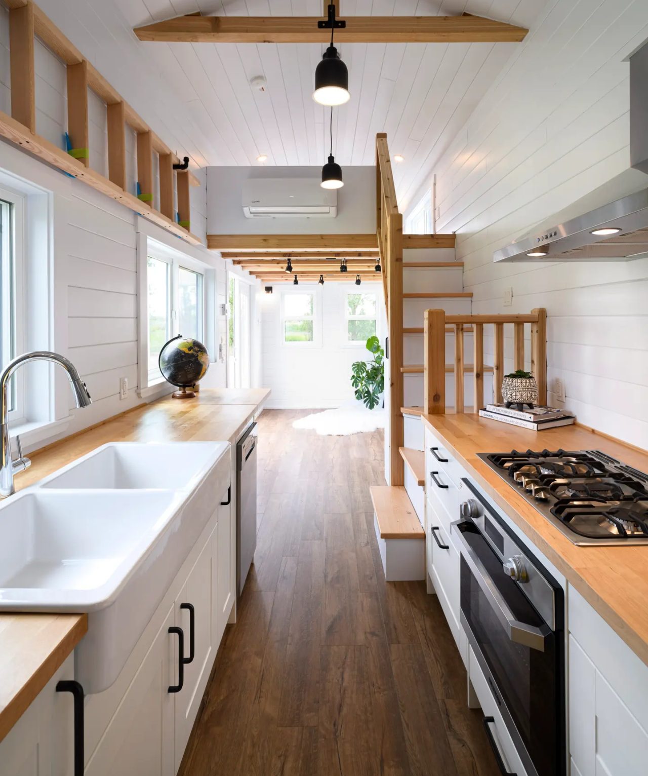 Traveler's Paradise Tiny House - kitchen