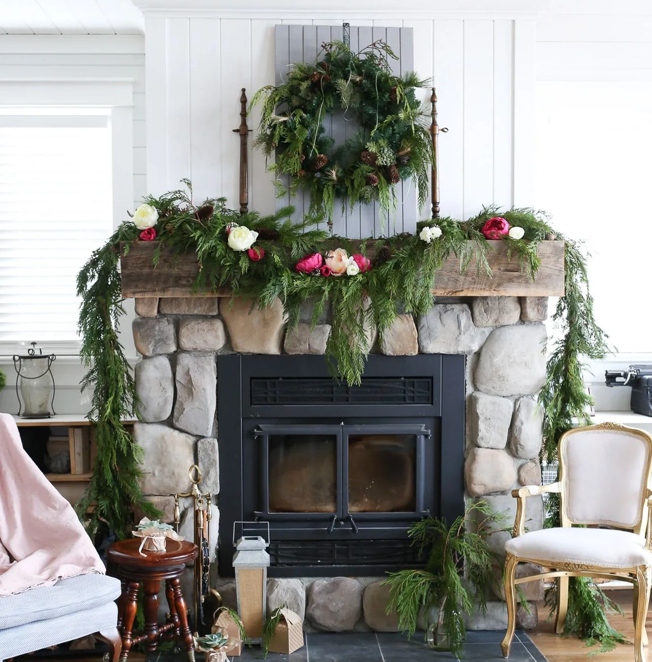 Christmas Fireplace mantel Decoration ideas - simple and sophisticated