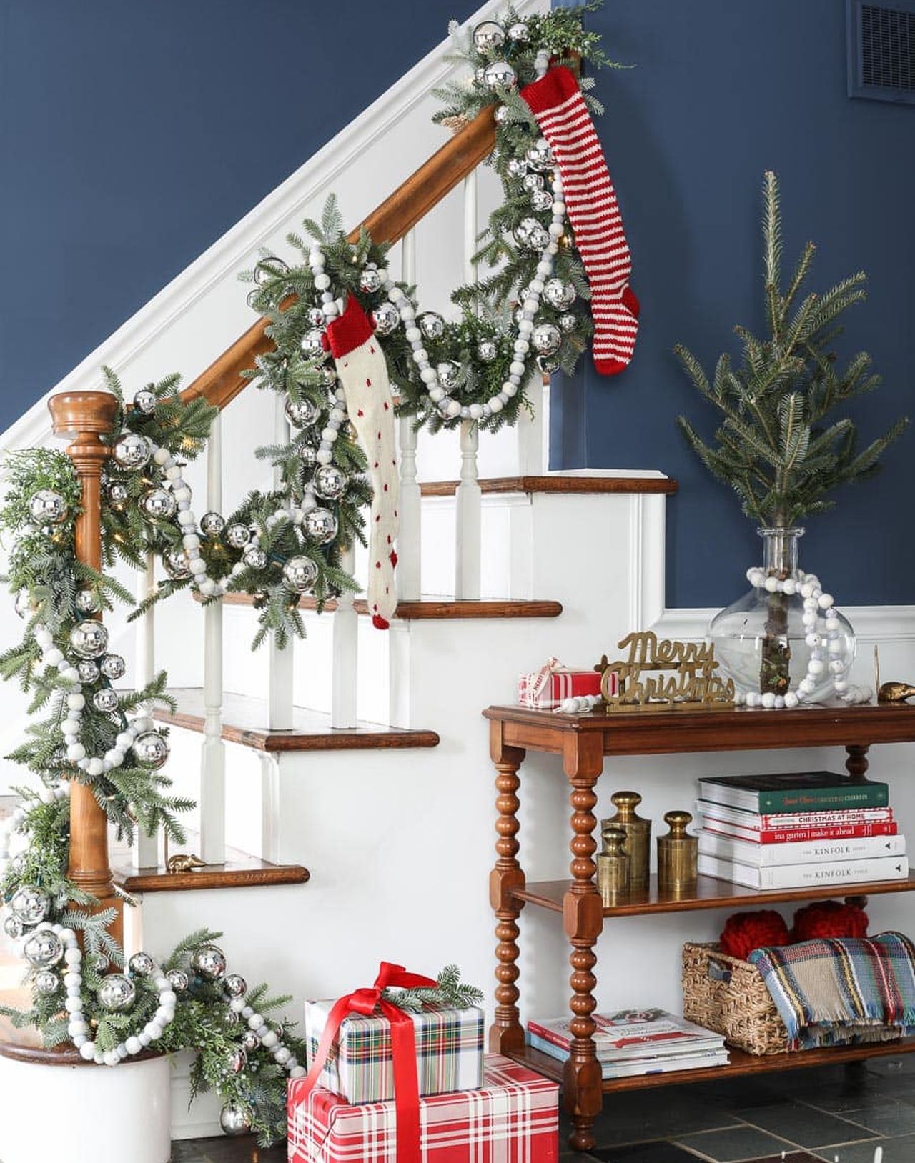 Christmas Staircase Decoration Ideas - White winter wonderland