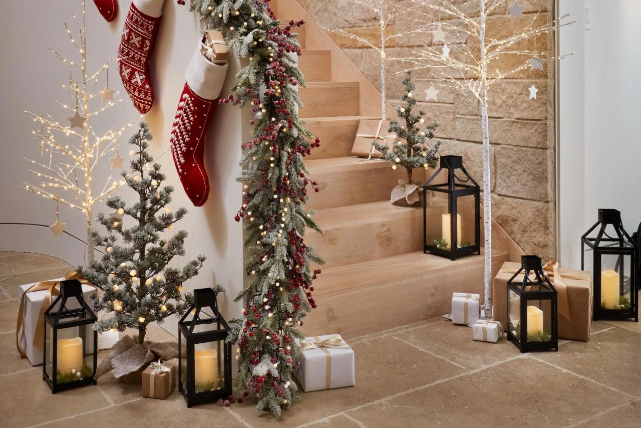 Christmas Staircase Decoration Ideas - everything all at once