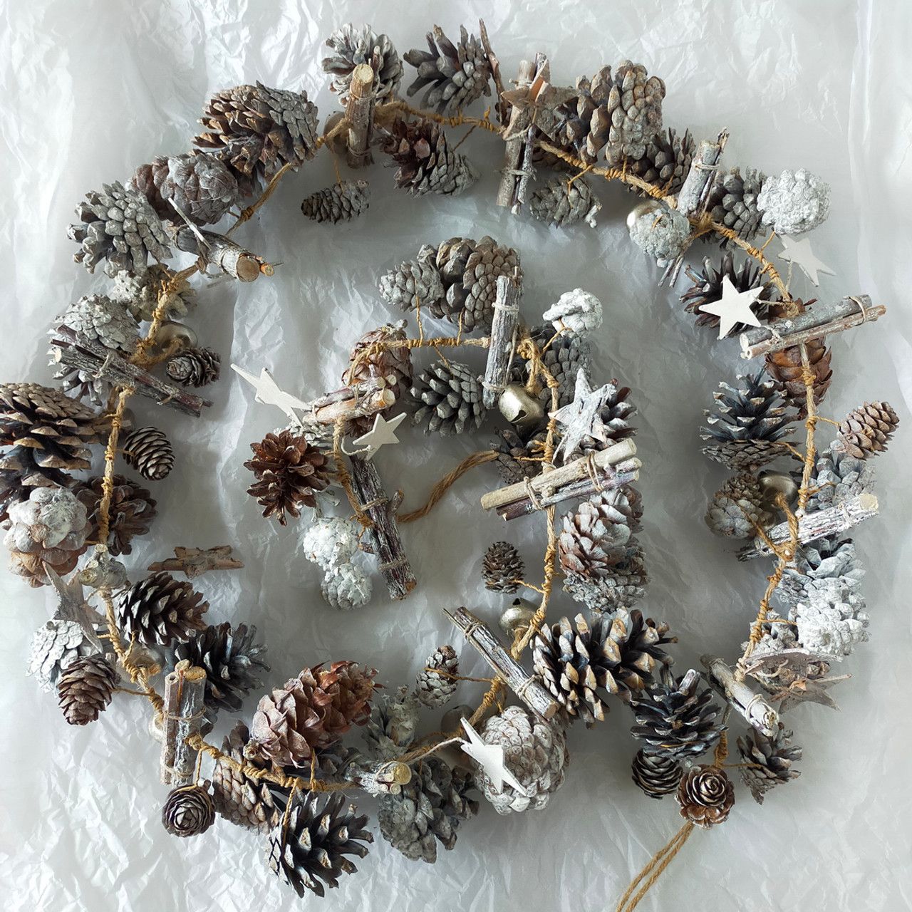 Christmas garland using pine cones