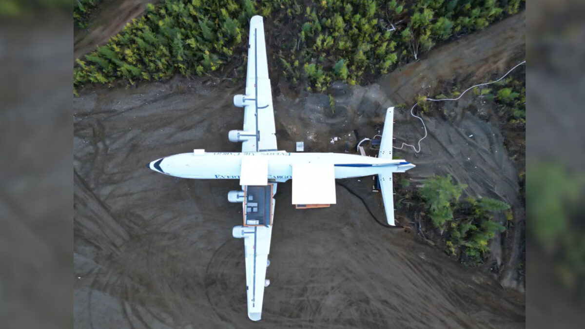 DC-6 Cargo Plane Serves as Airbnb Luring With Modern Amenities