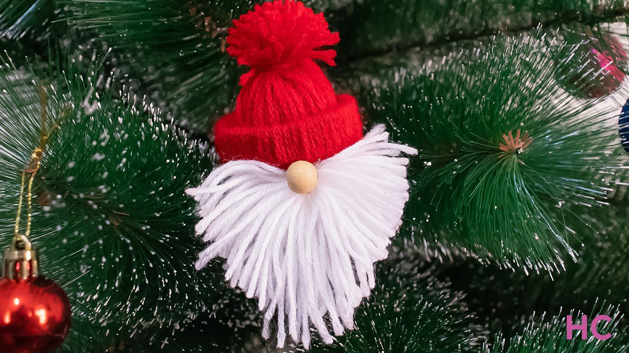 DIY Christmas Decorations - toilet paper and yarn gnome ornament