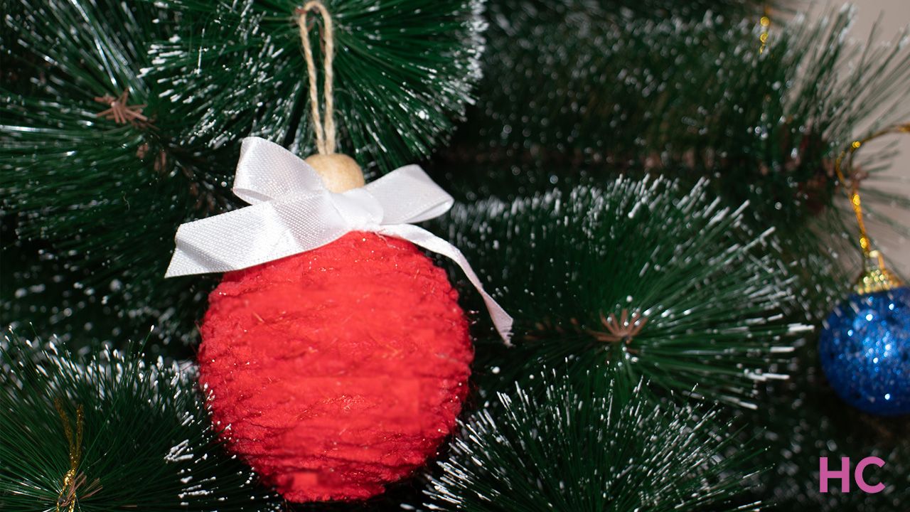 DIY Christmas Tree Ornaments - yarn wrapped foam ball ornament