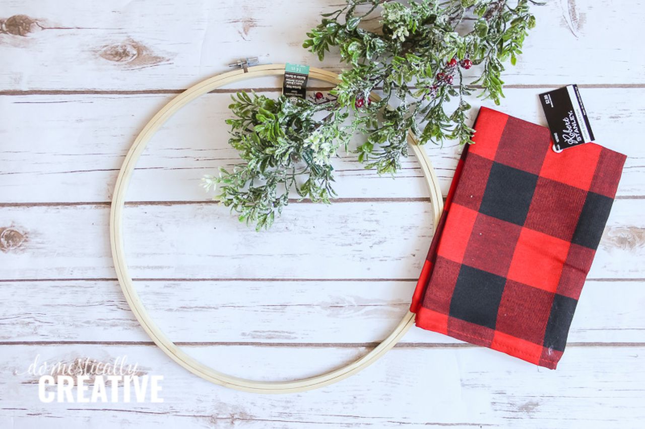 DIY Christmas Wreath Ideas - Buffalo Check Hoop Wreath