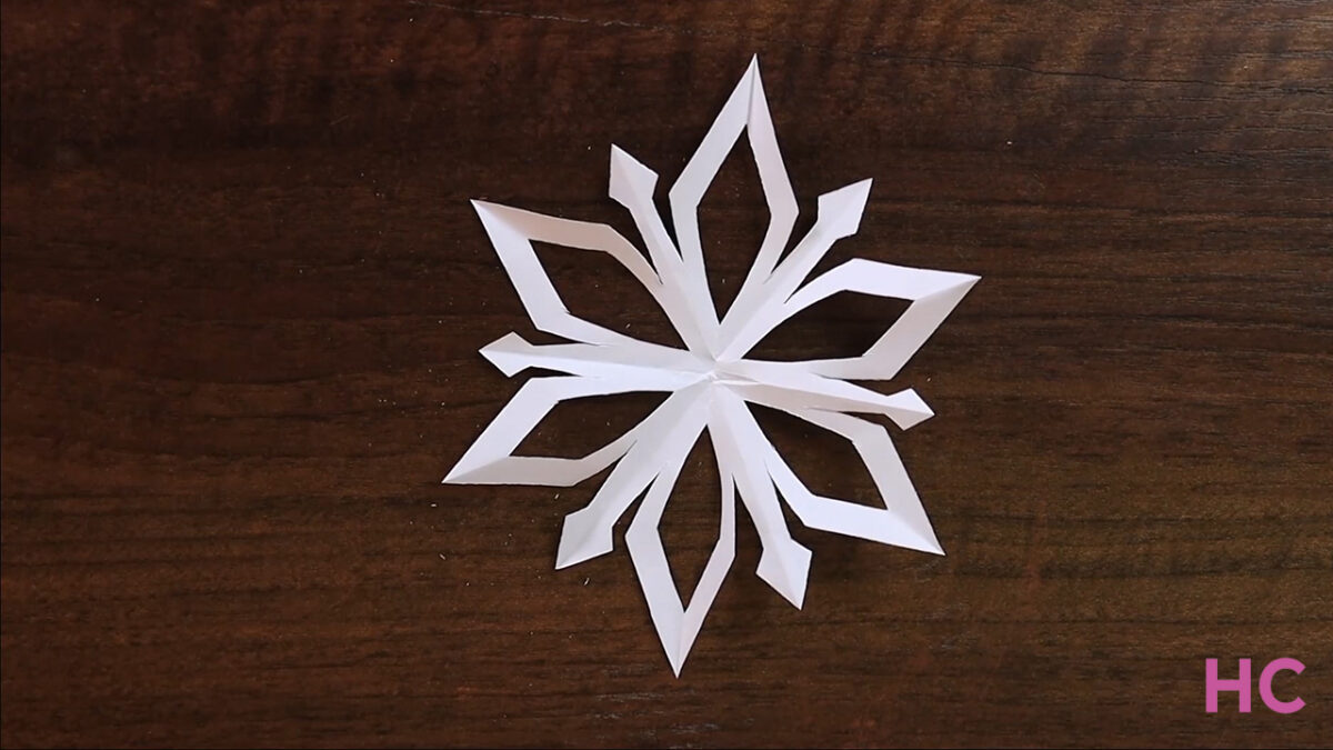 DIY Paper Snowflake Garland for Christmas, w/Pattern Template