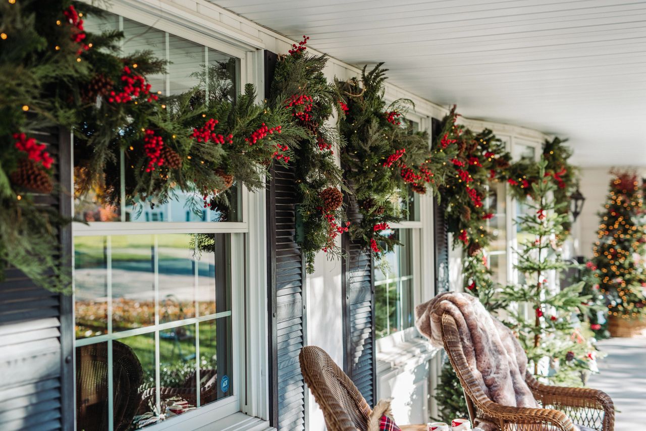 Easy Christmas Window Decoration Ideas - Evergreen Garlands