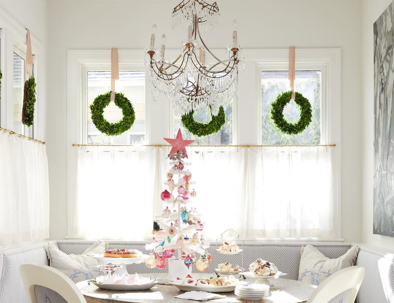 Easy Christmas Window Decoration Ideas - wreath