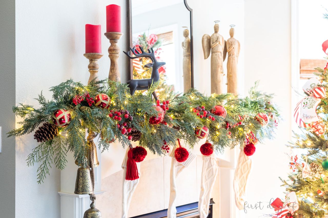 Fireplace Mantel Christmas decoration ideas - make it classic