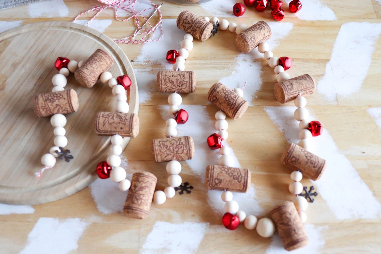 Wine corks Christmas garland