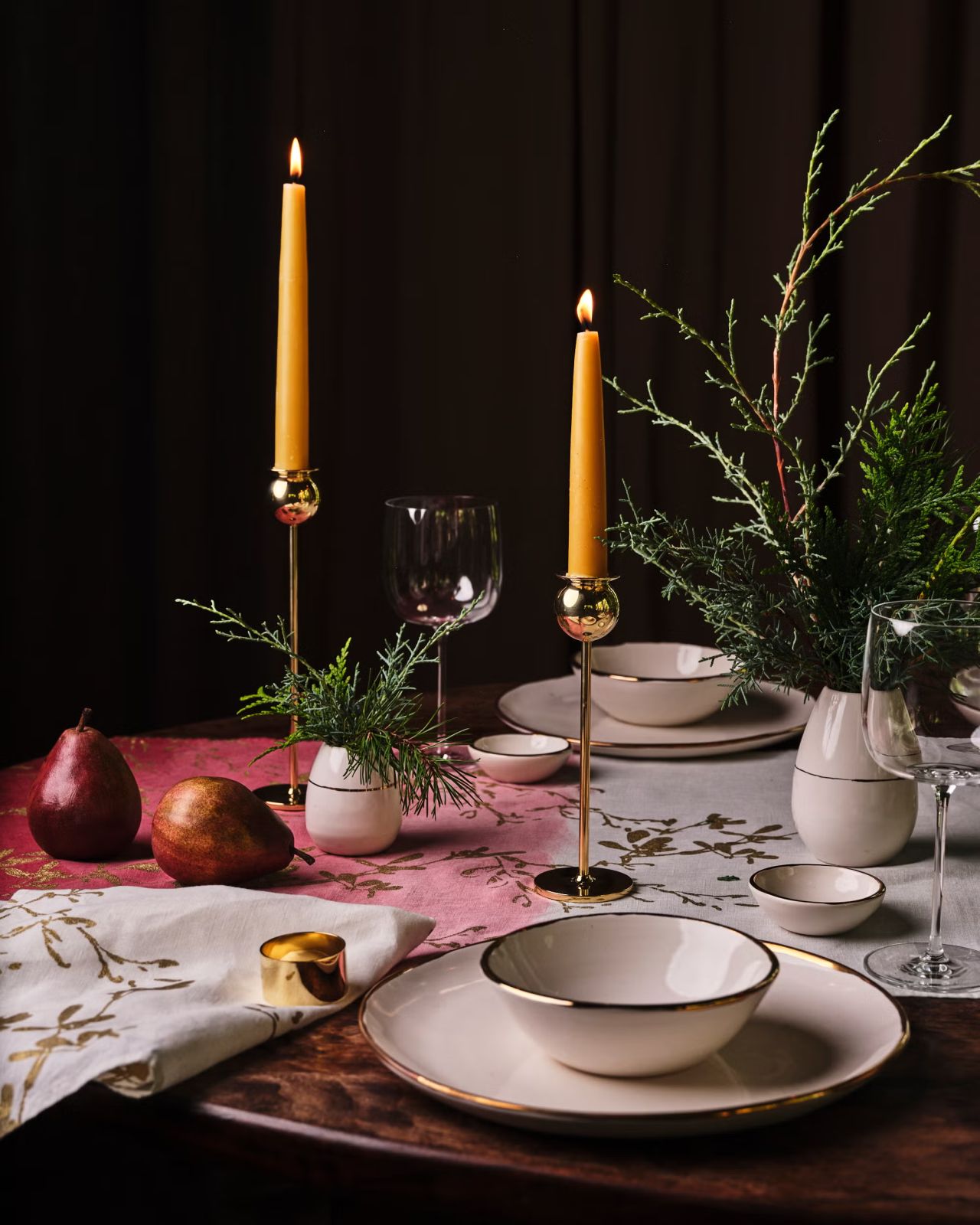 minimalistic centerpieces for dining table