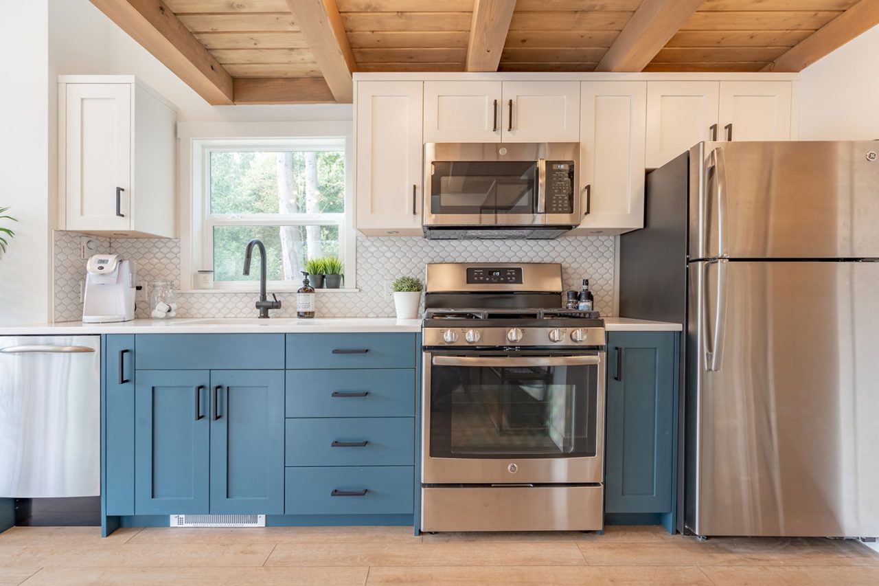 Modern Bellevue Tiny House - kitchen