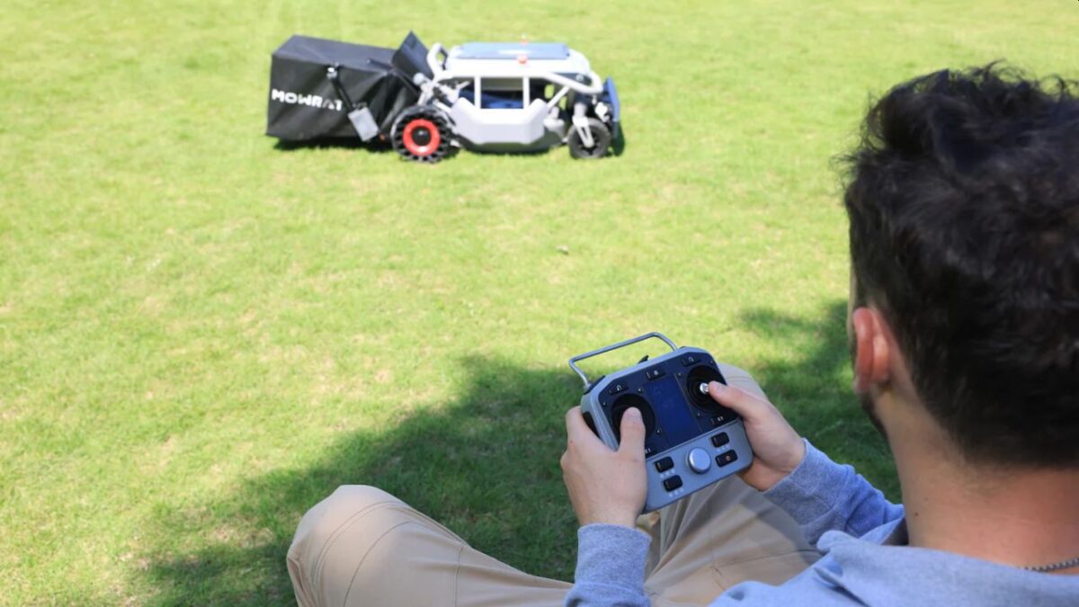 Mowrator S1 is First Battery Powered, Robotic Lawn Mower