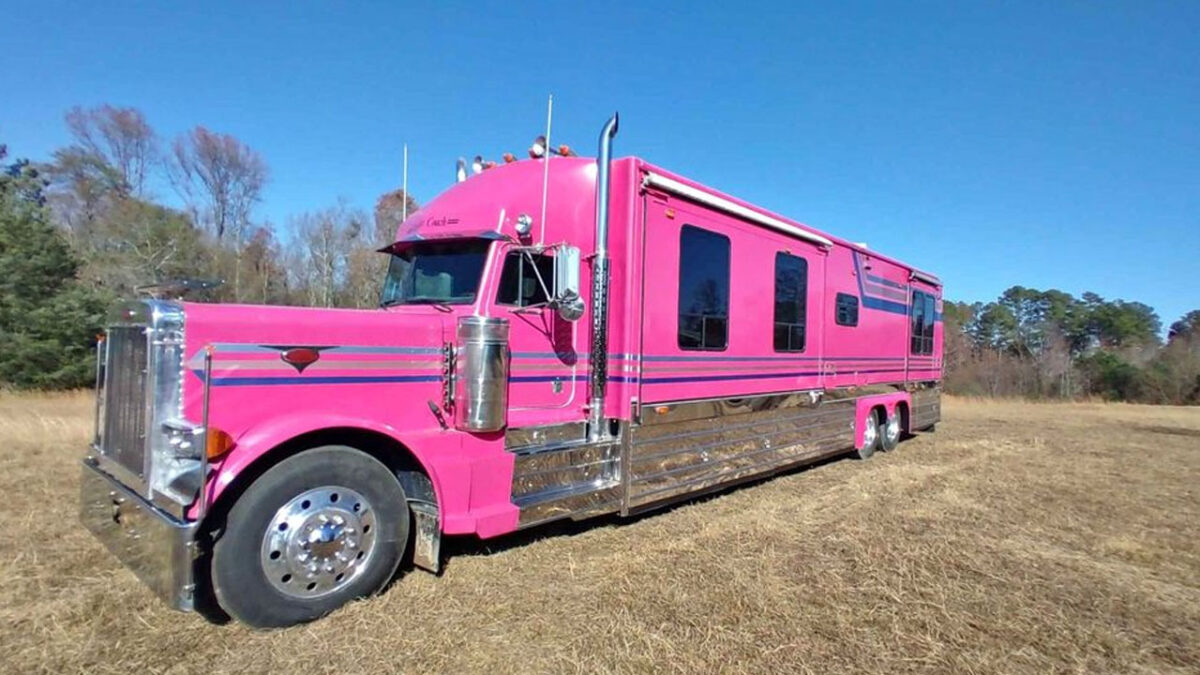 1999 Kingsley Coach Motorhome is Vintage Classic Pink Beauty