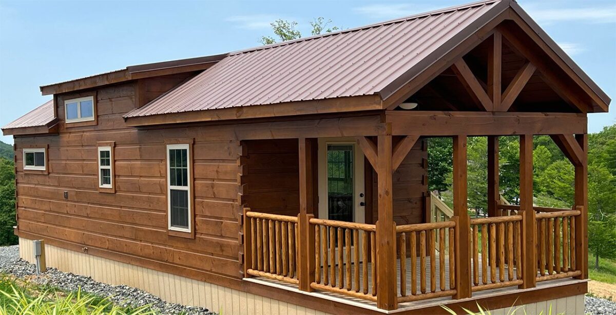 Lincoln Tiny House has Screened Porch, Doghouse in Living Room