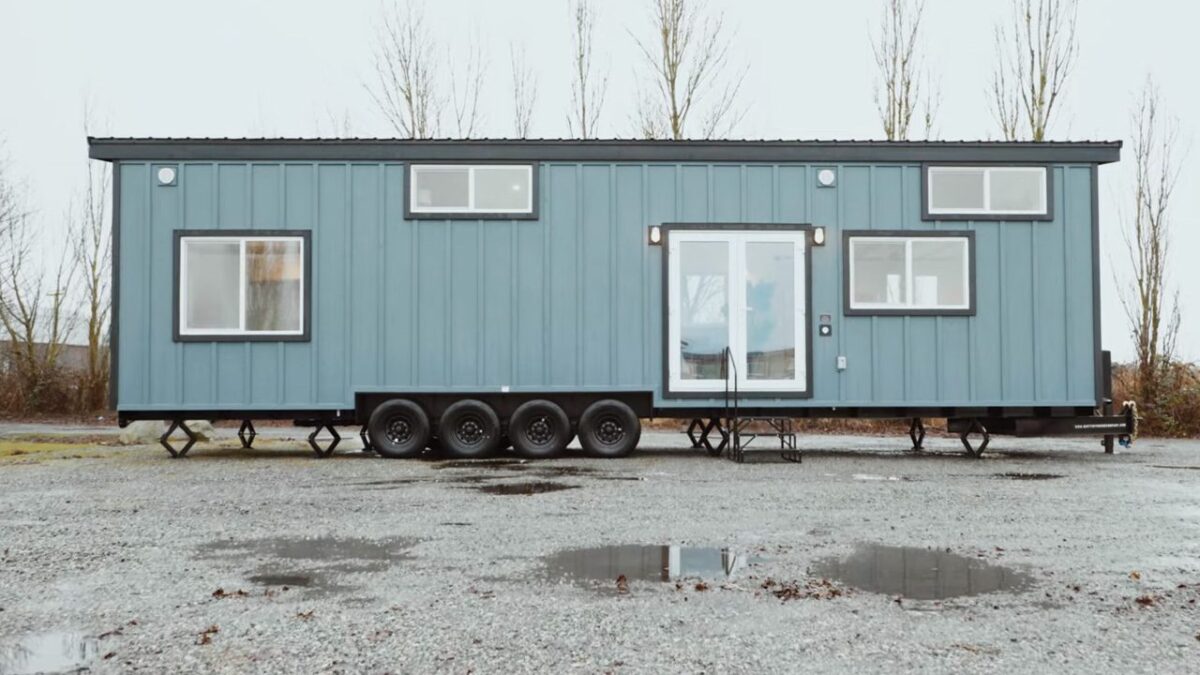 Three-Bedroom Ventura Tiny House is Miracle of Open Movement