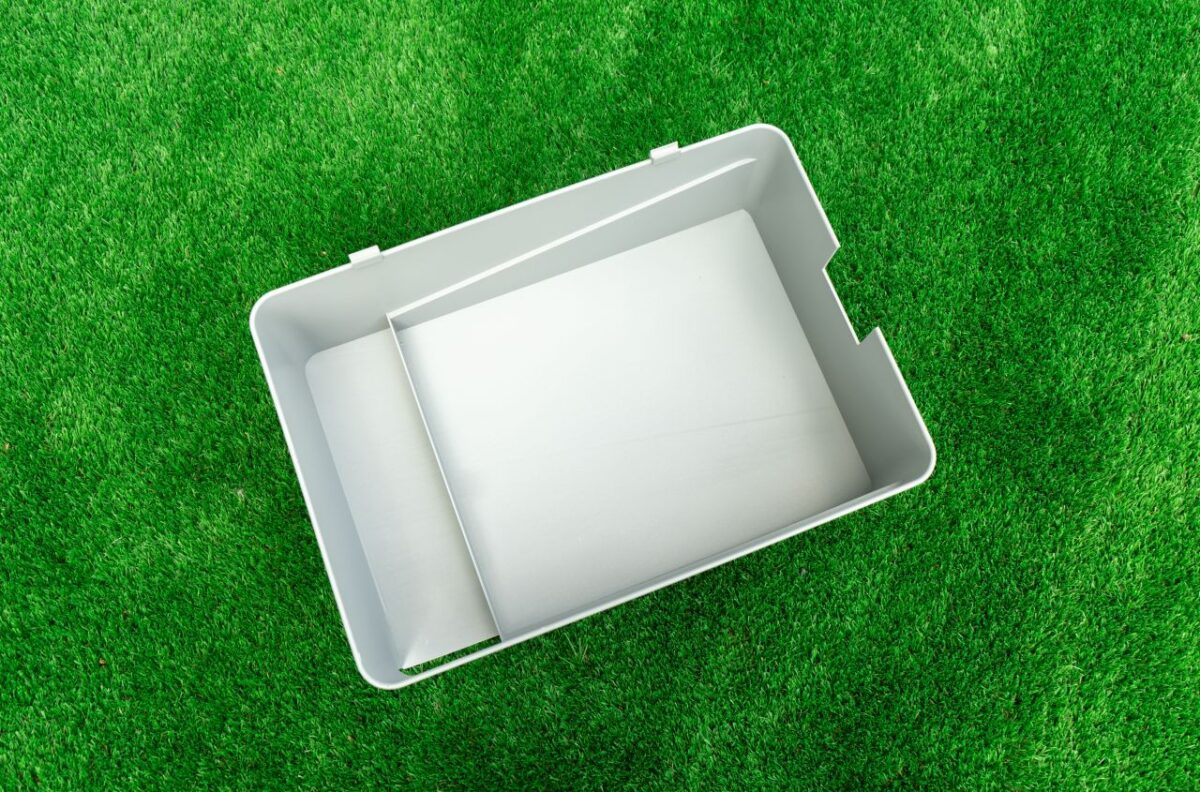 Lavieloo Bunny Litter Box Made of Recycled Plastic Minimizes Mess