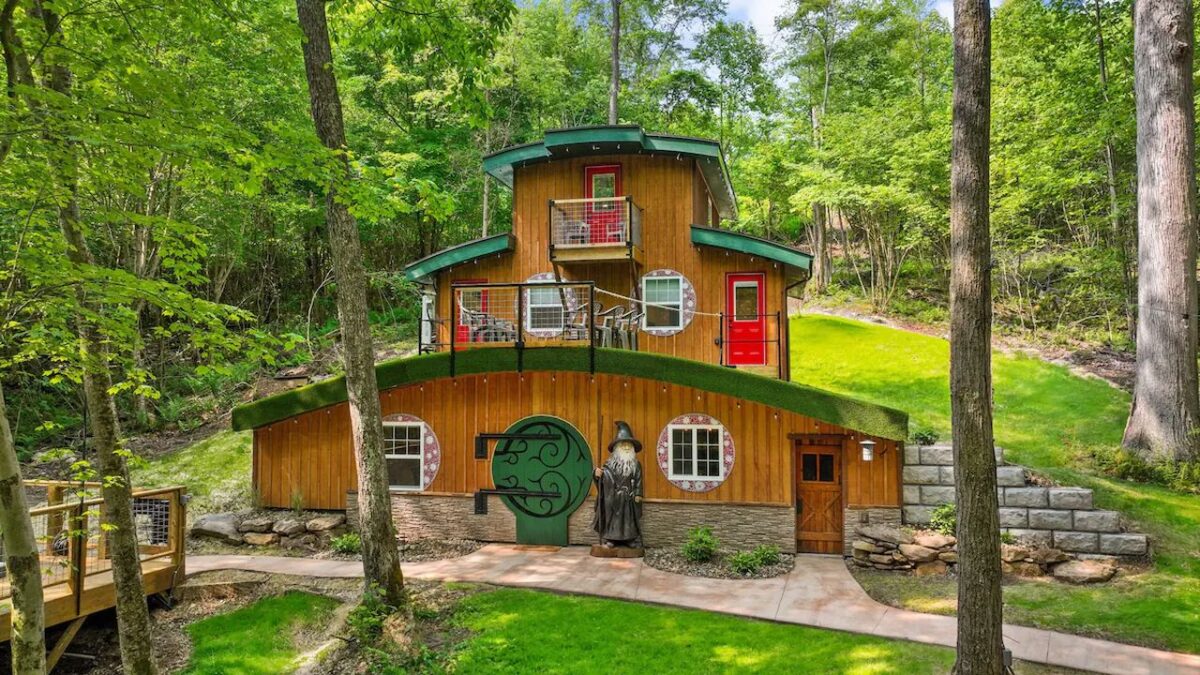 Ohiopyle Hobbit House is Perfect for Large Family Getaways