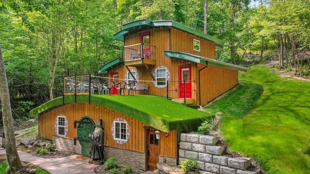 Ohiopyle Hobbit House is Perfect for Large Family Getaways