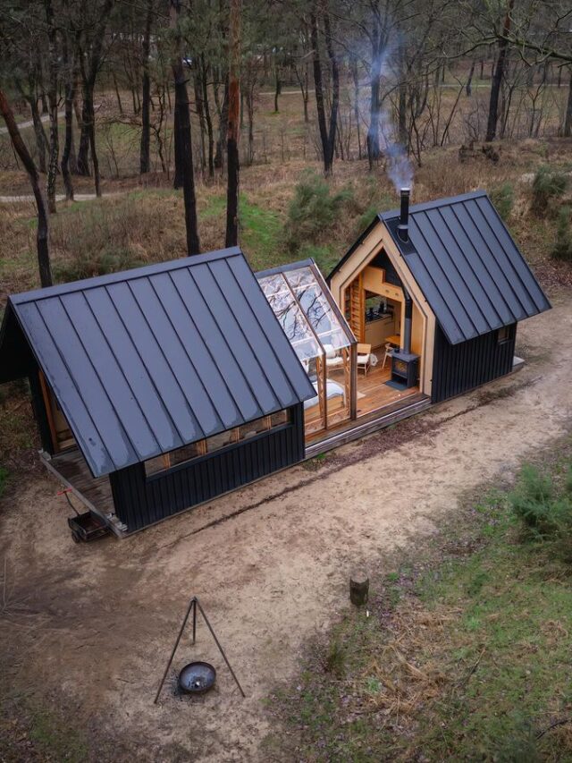 Cabin With Sliding Wooden Shell Opens Up for Stargazers