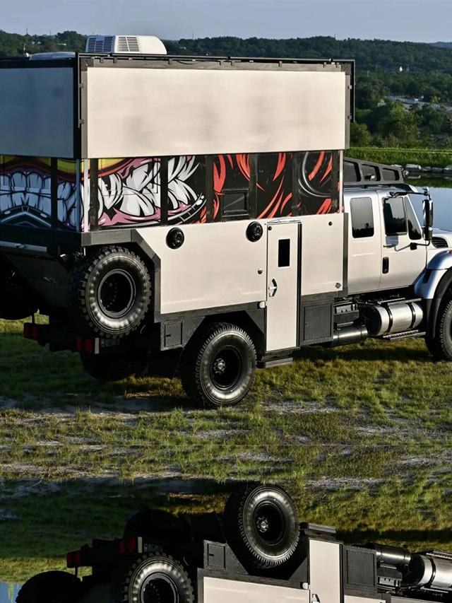 This 4×4 Camper With Pop-Up Roof is Auctioning