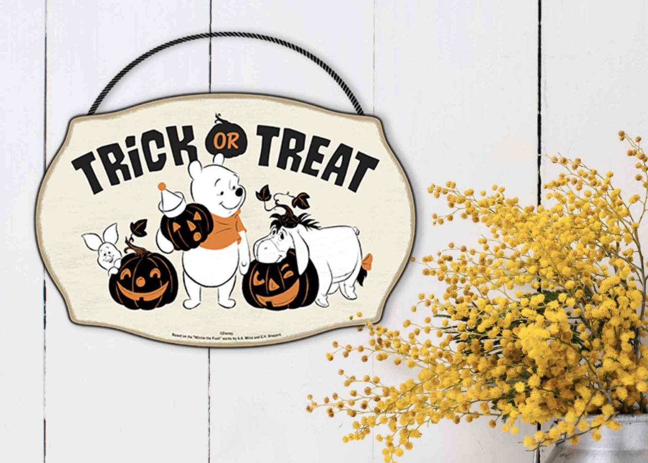 Disney Winnie the Pooh Trick or Treat Hanging Décor