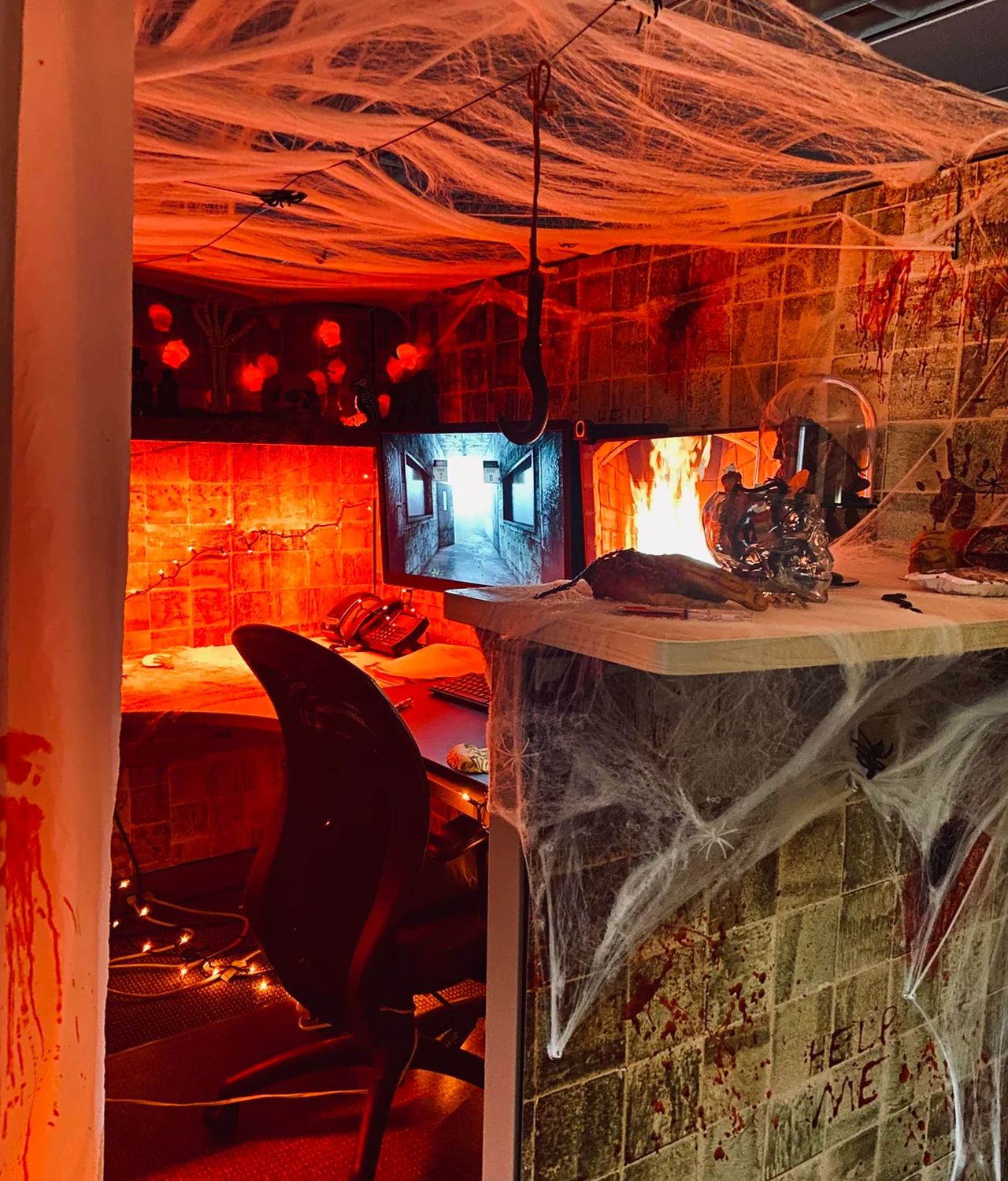 Take some inspiration from horror games like Silent Hill and Outlast to deck your desk