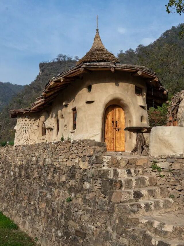 This Mud House in Rishikesh Stays Cool Naturally