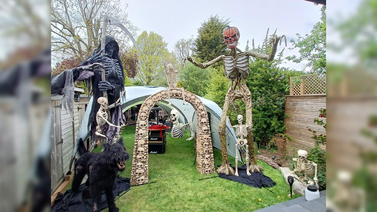 Best Outdoor Skeleton Halloween Decorations - a haunted manor