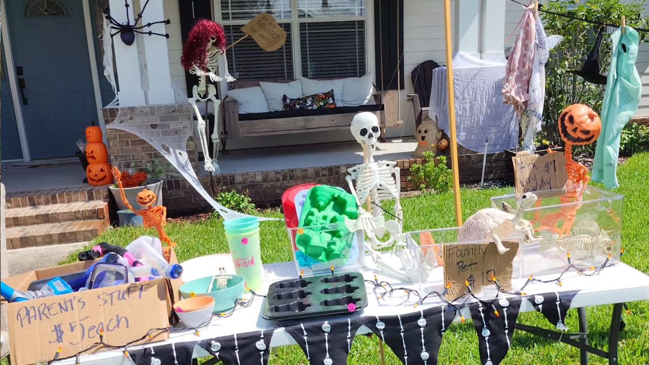 Best Outdoor Skeleton Halloween Decorations - yard sale