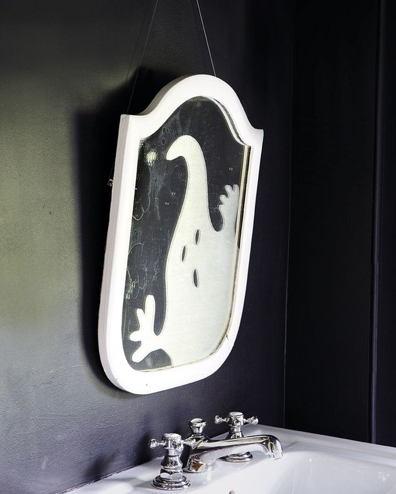 Haunted Mirror with Ghostly Reflections_3