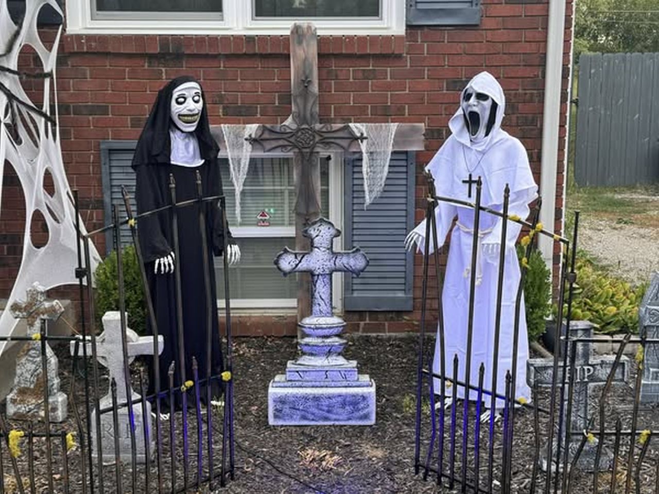 Conjuring inspired entrance decoration