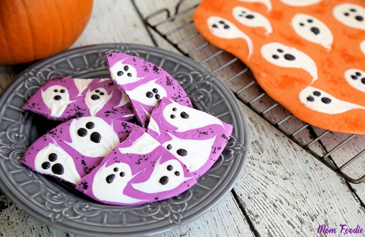 Halloween Ghost Chocolate Bark