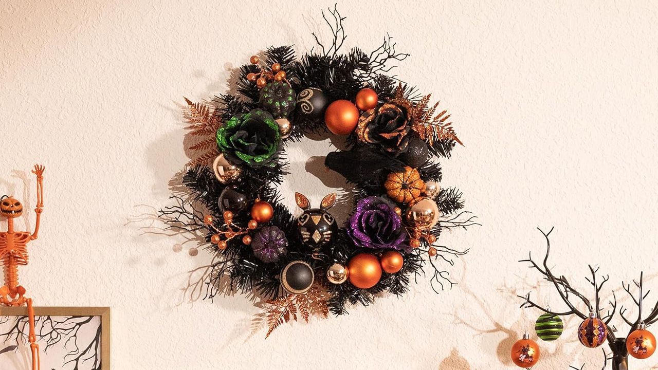 Halloween Wreaths to Make- Lit Halloween Faux Crow Wreath