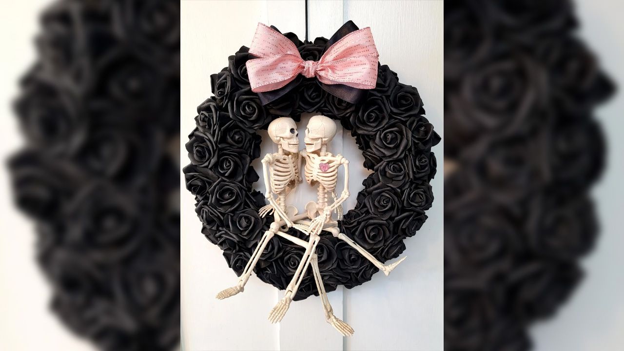 Halloween Wreaths to Make- Skeletons in Love