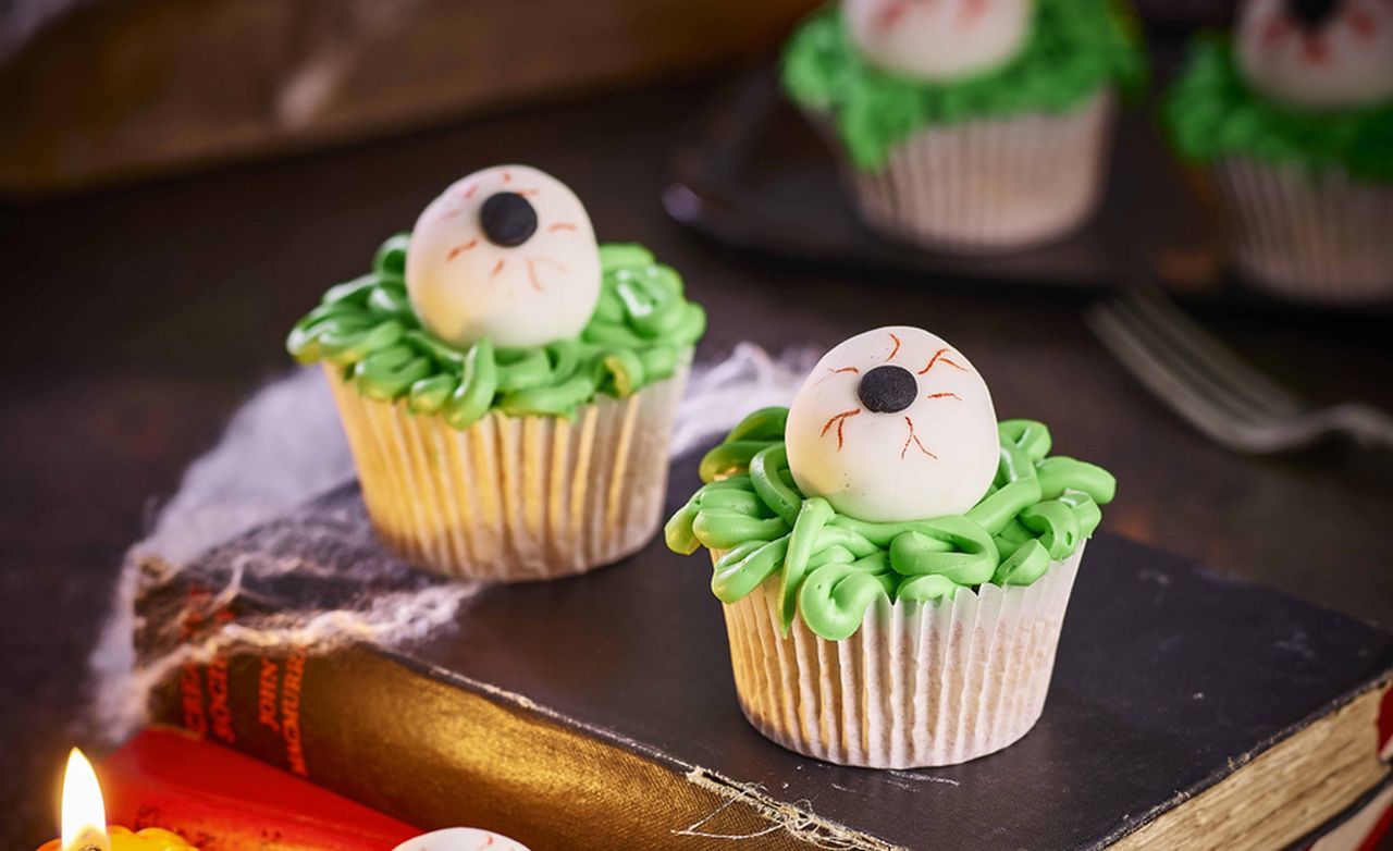 Halloween cupcake ideas - Halloween Monster Eyeball Cupcakes
