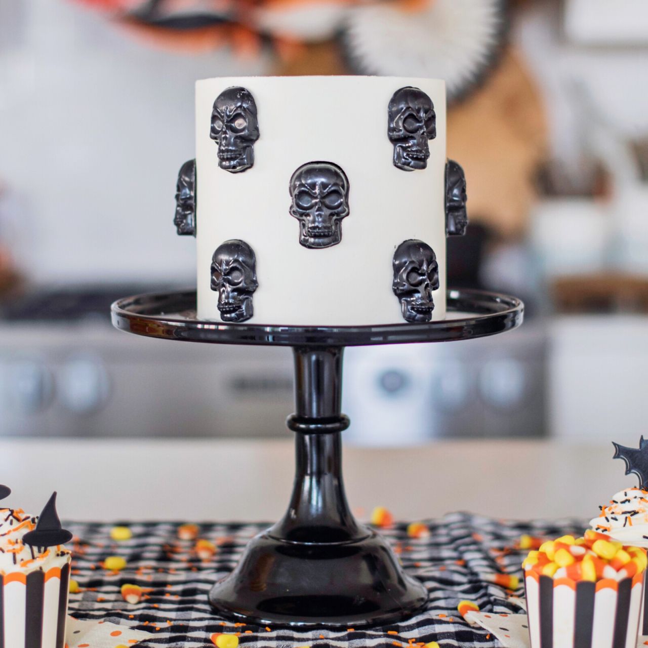 Halloween skull themed Cake - homecrux