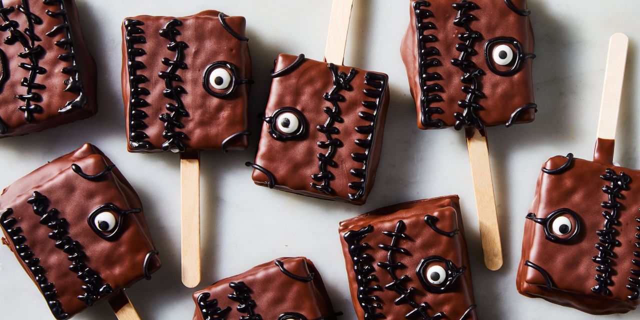 Hocus Pocus-Inspired S'mores Pops