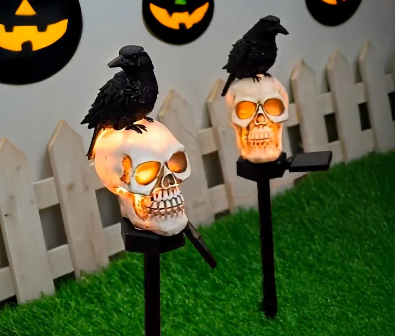 Outdoor Solar Halloween Skull Crow Light