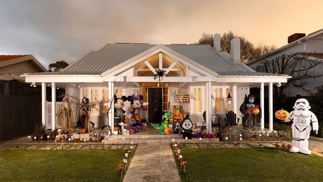 Star Wars Halloween Display Ideas - front porch