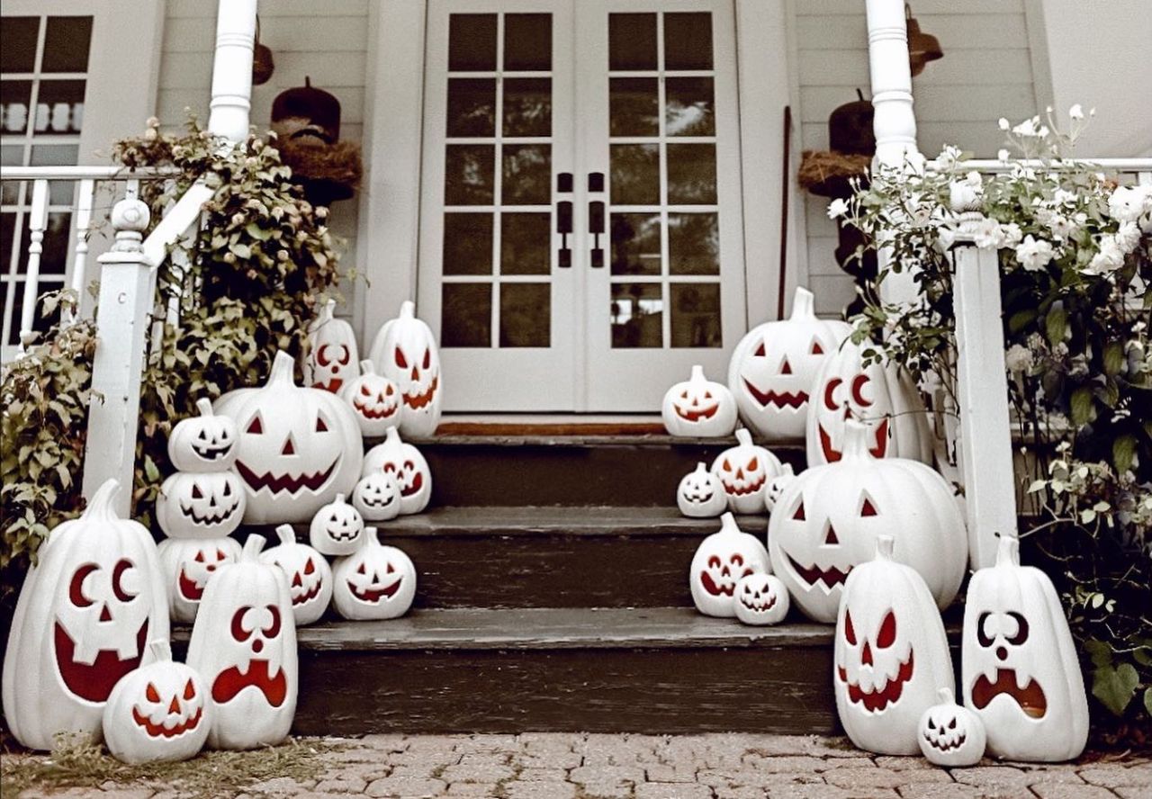 White Jack-o'-lanterns decoration